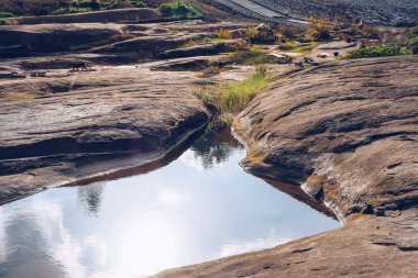 Büyük Kanyon'da çatlak kaya. taş çatlak çatlak