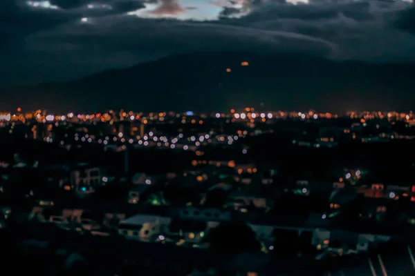 Ciudad noche luz bokeh desenfocado borrosa fondo — Foto de Stock