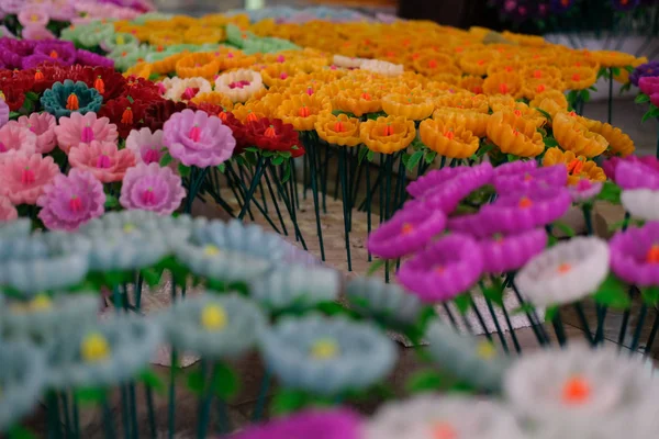 Vela de flores para hacer mérito de adoración a buddha — Foto de Stock