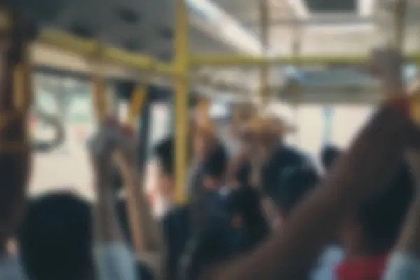 Passagerare som åker buss. personer som reser med allmän tr — Stockfoto