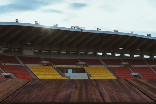 Spor stadyum arena siluet ve güneş ışığı — Stok fotoğraf