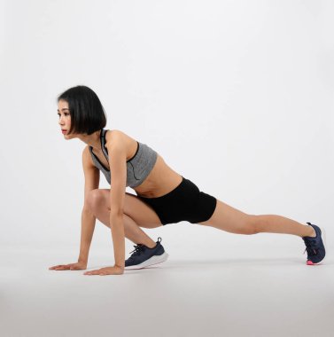 beyaz arka plan üzerinde spor giyim sportif kadın. sağlıklı spor fi