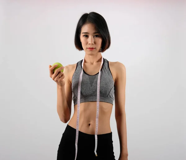 Спортивна фітнес-леді в спортивному одязі з яблуком. здоровий спорт li — стокове фото