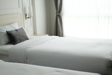 otel tatil yatağında yatak. yatak odası iç 