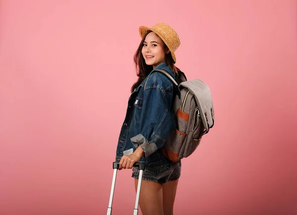 Mujer mochilero viajero con mochila. viaje viaje viaje. S — Foto de Stock