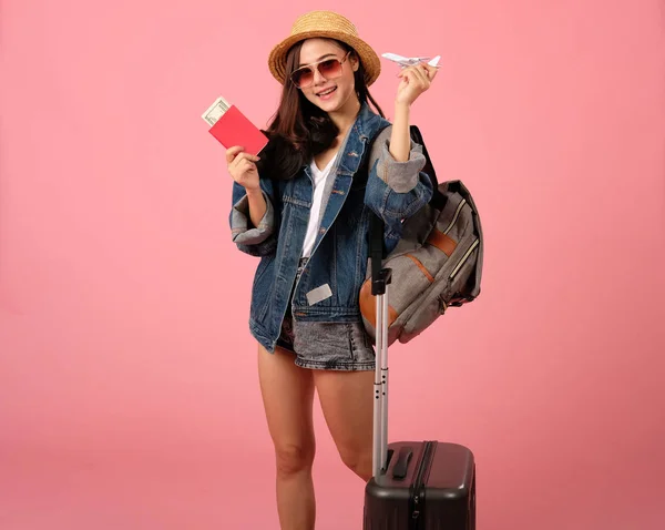 Nő hátizsákos utazó útlevél, pénzt. utazás utazás TR — Stock Fotó
