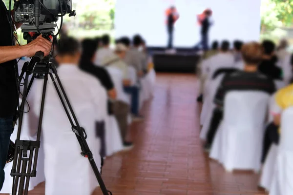 Câmera de produção de vídeo gravando evento ao vivo no palco. televisio — Fotografia de Stock