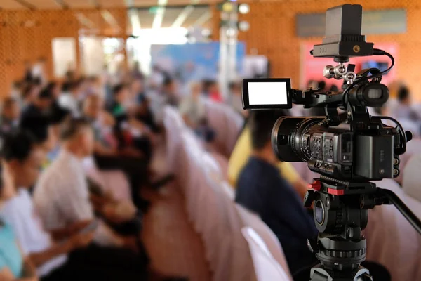 Câmera de produção de vídeo gravando evento ao vivo no palco. televisio — Fotografia de Stock