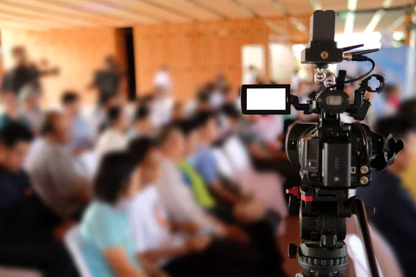 Câmera de produção de vídeo gravando evento ao vivo no palco. televisio — Fotografia de Stock