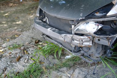 hasarlı araba çarptı. otomobil kazası