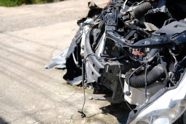 hasarlı araba çarptı. otomobil kazası