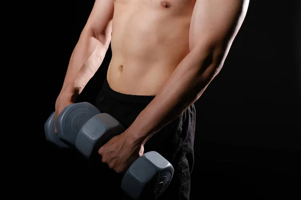 Atletický svalnatý kulturista muž s nahý trup šest balení břicha — Stock fotografie