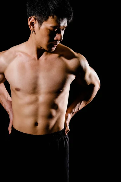 Atlético musculoso fisiculturista homem com nu torso seis pack abs . — Fotografia de Stock