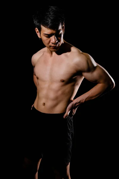 健美健美男子，赤身裸体，六块腹肌. — 图库照片