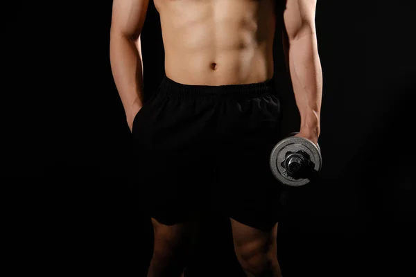 Atlético musculoso culturista hombre con desnudo torso seis pack abs —  Fotos de Stock