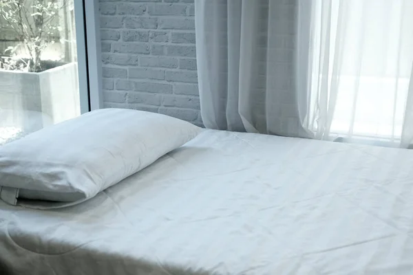 Almohada Blanca Cama Del Colchón Lado Ver Través Cortina Ventana — Foto de Stock