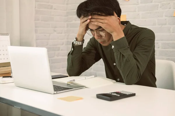 Hombre Freelancer Sentirse Cansado Frustrado Estresado Por Trabajo Duro Hombre — Foto de Stock