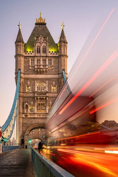 ロンドンのタワーブリッジ ストック写真