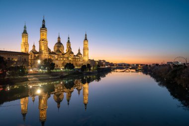 zaragoza, İspanya pilar bazilikanın görünümü.