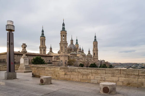 Pohled od baziliky pilar v Zaragoze, Španělsko. — Stock fotografie