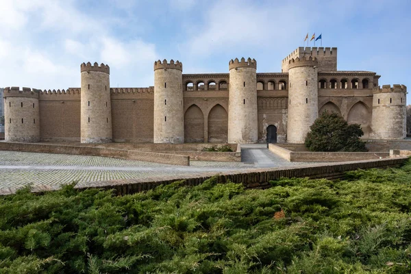 Palacio de Aljaferia en Zaragoza, España — Foto de Stock