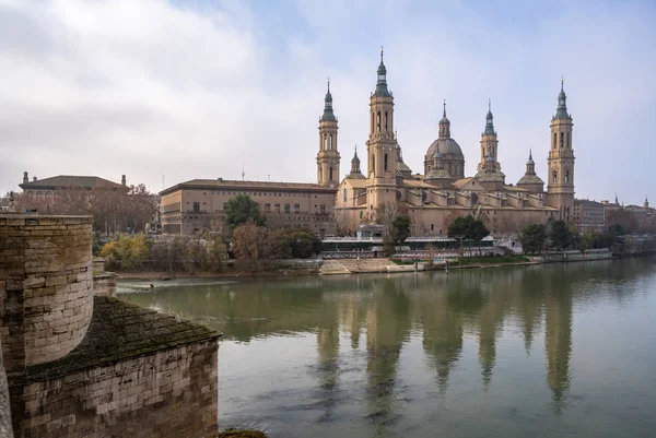 Zaragoza, İspanya pilar bazilikanın görünümü. Telifsiz Stok Fotoğraflar