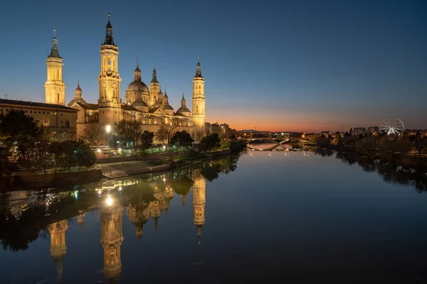 Zaragoza, İspanya pilar bazilikanın görünümü. - Stok İmaj