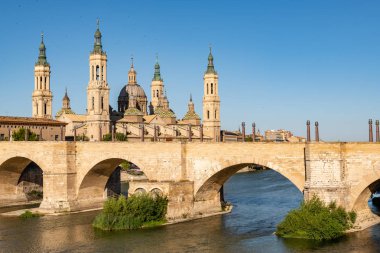 Görünüm bazilika sütun: Zaragoza, İspanya.