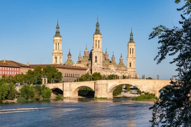 Görünüm bazilika sütun: Zaragoza, İspanya.