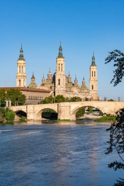 Görünüm bazilika sütun: Zaragoza, İspanya.