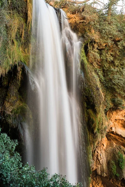 Водопад в "Monasterio de piedra", Испания — стоковое фото