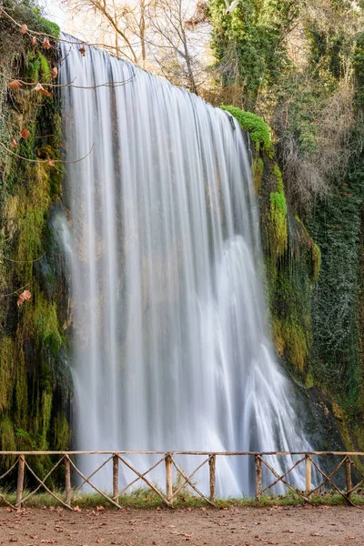 Vattenfall på den ”monasterio de piedra”, Spanien — Stockfoto