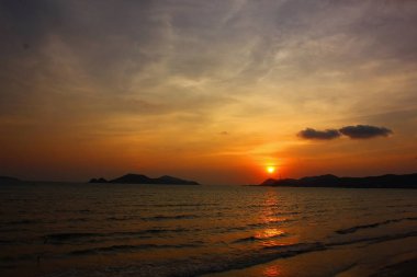 Samesa Chonburi Tayland günbatımı deniz manzarası. güzel günbatımı