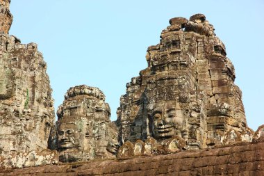 Bayon'un gülümsemesi. Bayon kalesi Angkor Thom'un bir parçası.hayalet