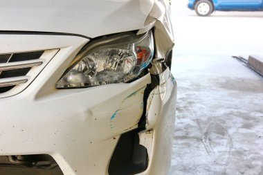 dikkatsiz tarafından sürücü insanlar, yolda bir asidik gerekir