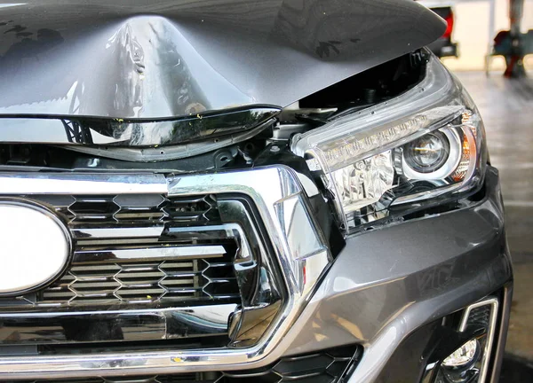 dikkatsiz tarafından sürücü insanlar, yolda bir asidik gerekir