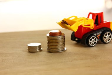  ahşap zemin üzerinde inşaat oyuncak ile eksileri yığını , iş kavramı