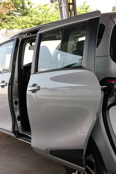 Araba sürgülü kapı.