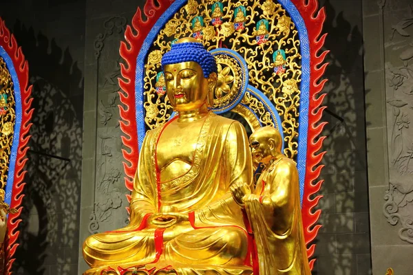 Tayland altın bodhisattva Guanyin oyma
