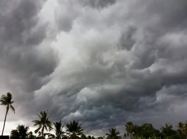 Den Grå Molnet Himlen Innan Tyfon Tornado Orkan Storm Kommer — Stockfoto