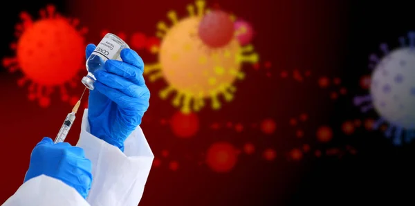 Virüs koruma giysisi içinde olan tekrar araştırmacı, bilim adamı, doktor veya kimyager virüs geçmişinin örneklendirilmesiyle virüs sivid 'inin hayvansal tedavisini test etmek için aşı vakumlayan şırıngalar kullanıyor..