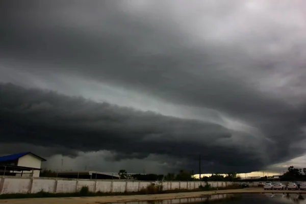 arcus cloud or shelf cloud before rain storm