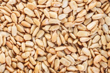 Arka plan olarak soyulmuş ayçiçeği tohumu dokusu. Üst görünüm.