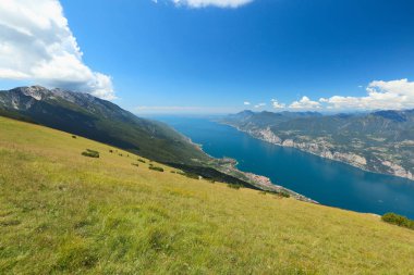 Garda Gölü'nden Baldo dağ, İtalya