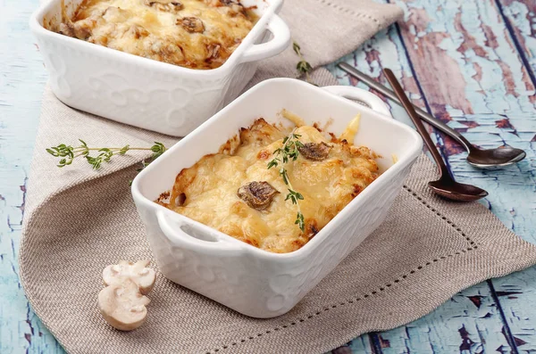 Traditional cheese casserole in a portion plate. Close up and horizontal view. — Stock Image Traditional Cheese Casserole Portion Plate Close Horizontal View Stock Image