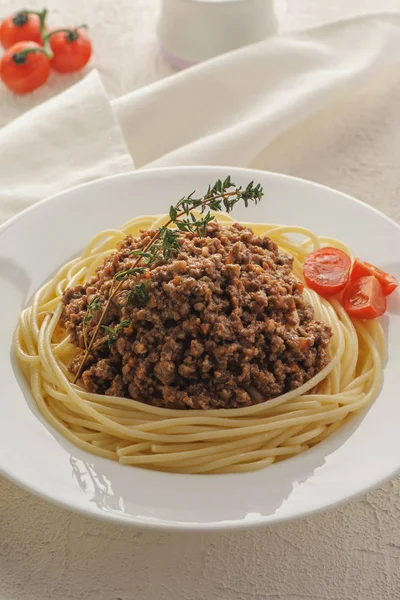 Spaghetti with bolognese meat sauce.