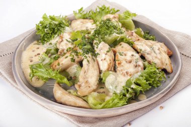 Taze sebze ve tavuk salatası 