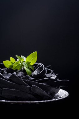 Fettuccine ev yapımı pişmiş makarna. 