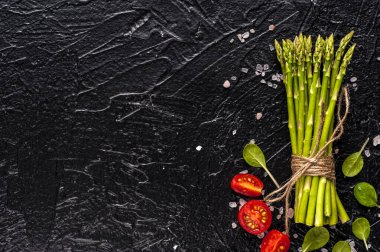 taze yeşil kuşkonmaz.