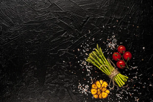 taze yeşil kuşkonmaz.